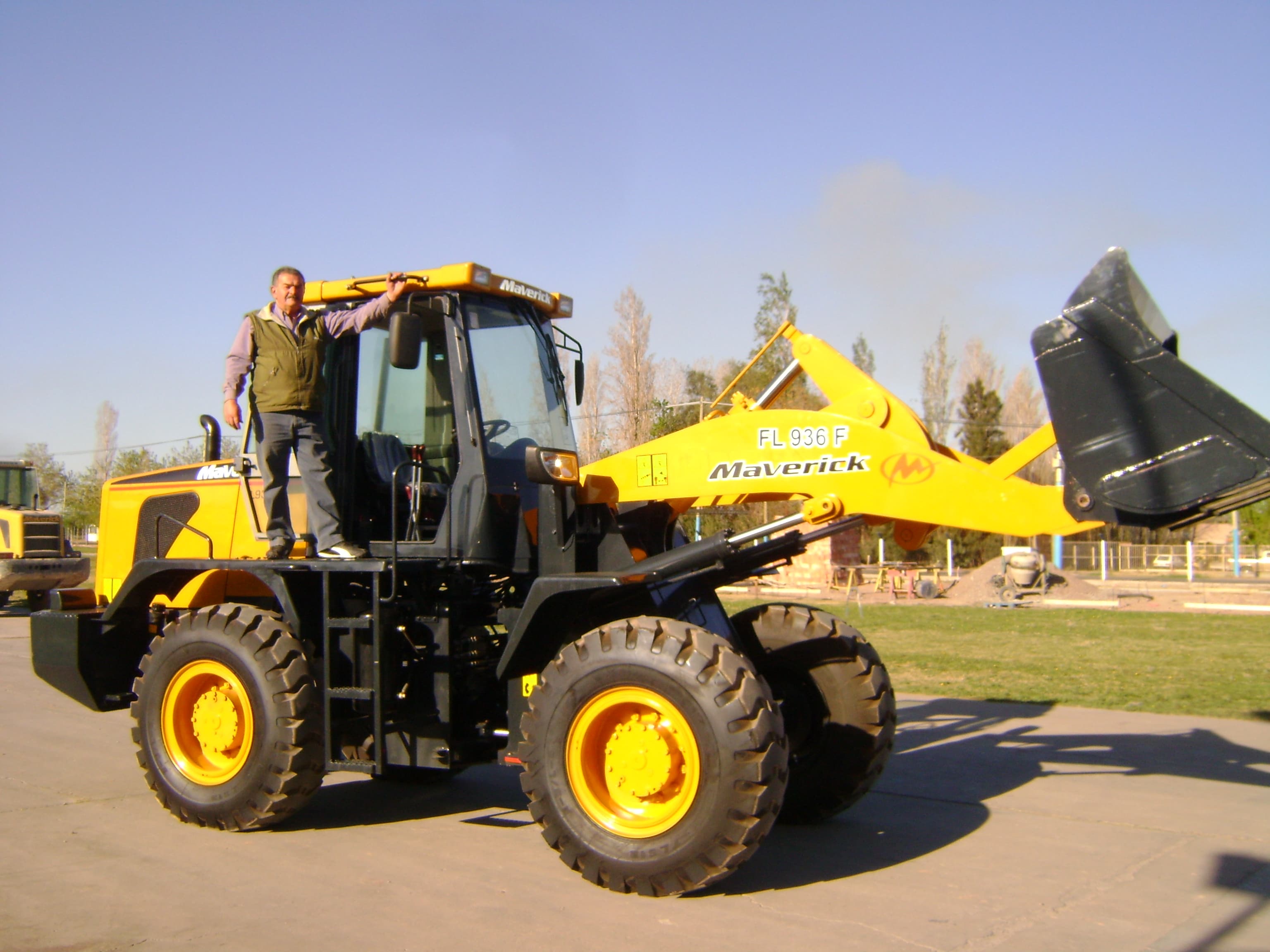 Retroexcavadoras, tractores, cargadoras, alquiler de maquinarias